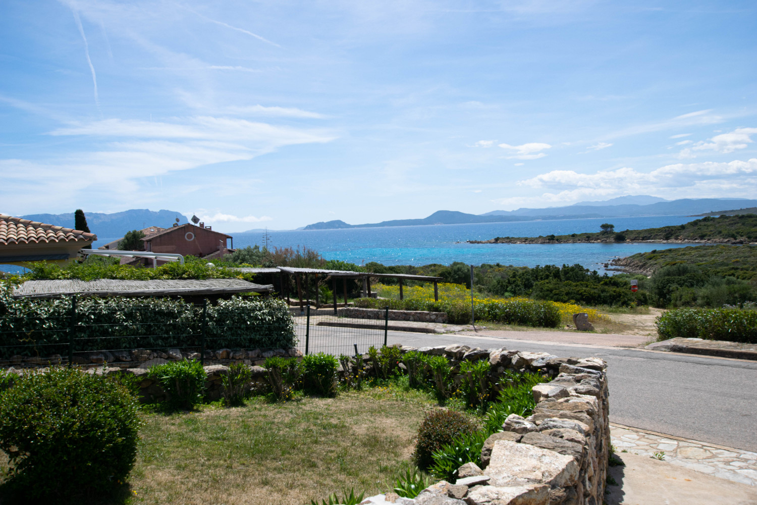 Villetta caposchiera su Cala Delfino