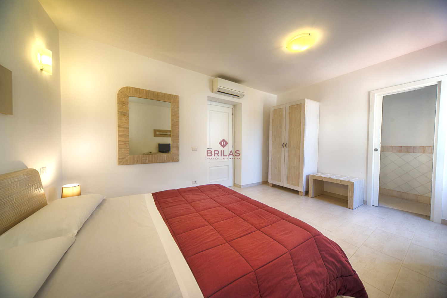 Olbia centro, antico ed elegante palazzo completamente ristrutturato ed adibito a Bed and Breakfast
