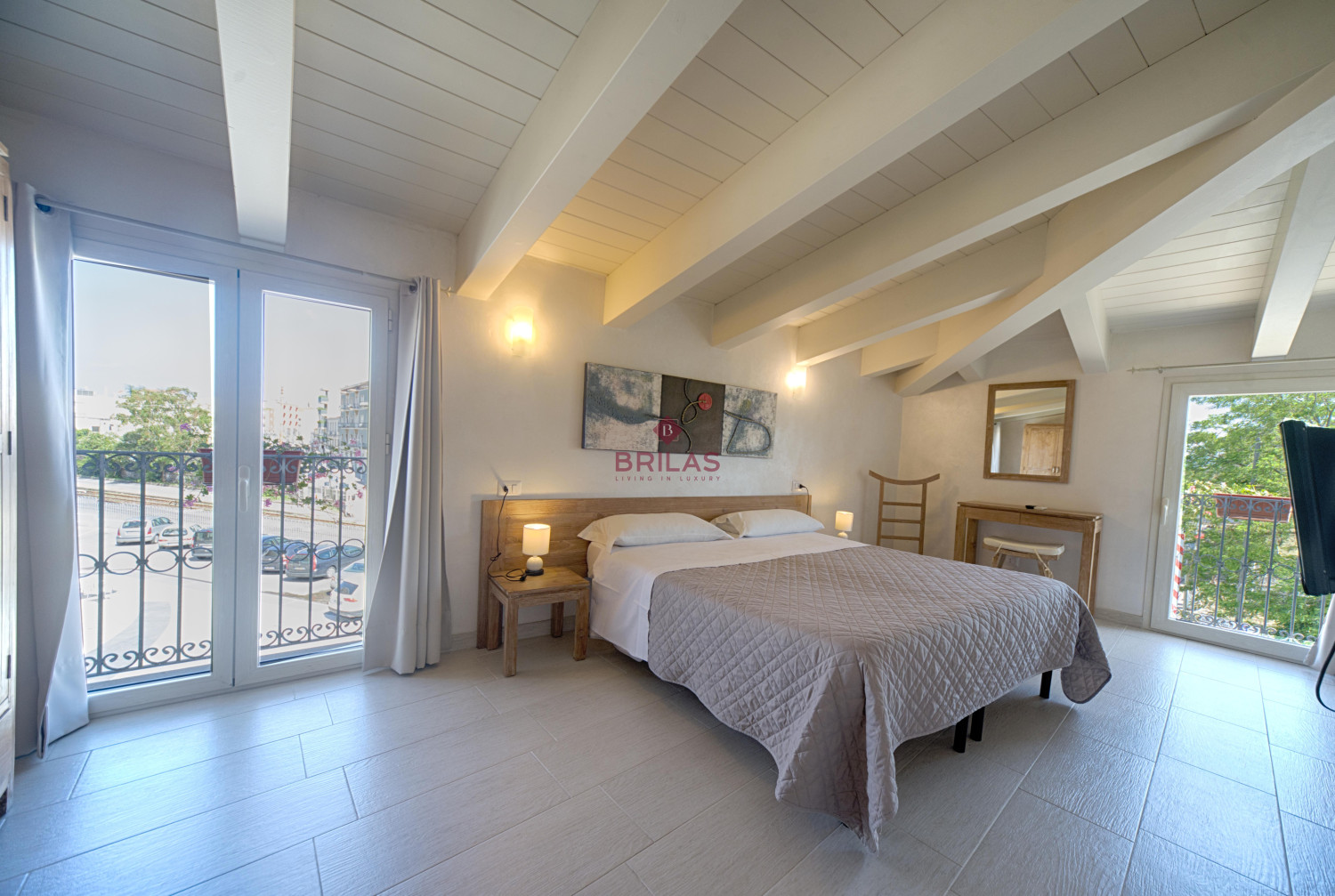 Olbia centro, antico ed elegante palazzo completamente ristrutturato ed adibito a Bed and Breakfast