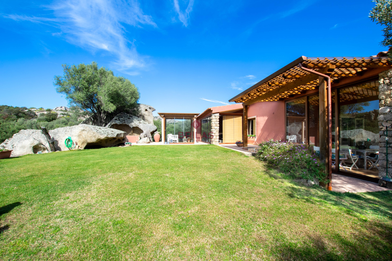 Arzachena: detached villa on one level with panoramic view