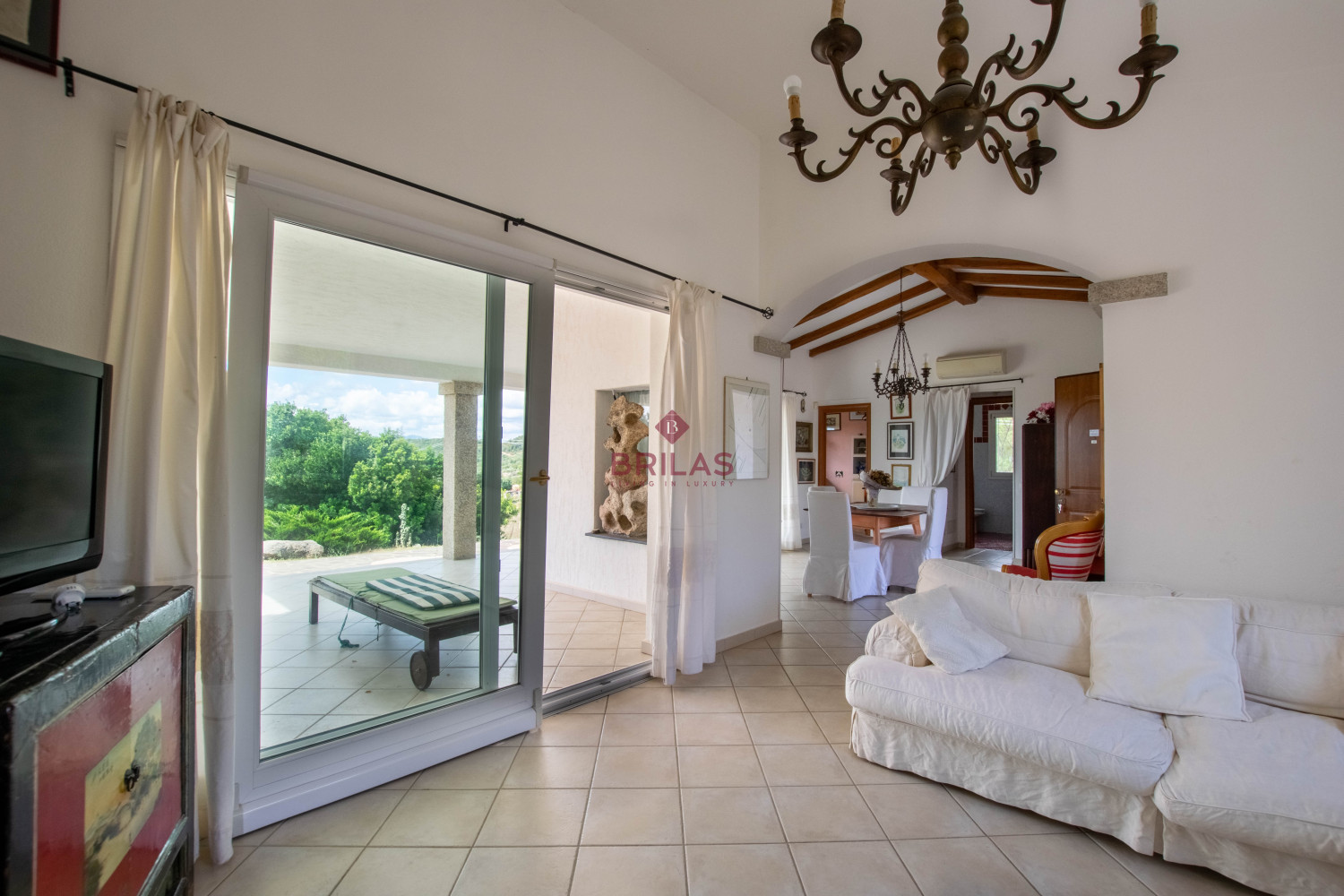 Villa in località La Mendula, Arzachena, con ampio terreno a pochi minuti dalle spiagge della Costa Smeralda