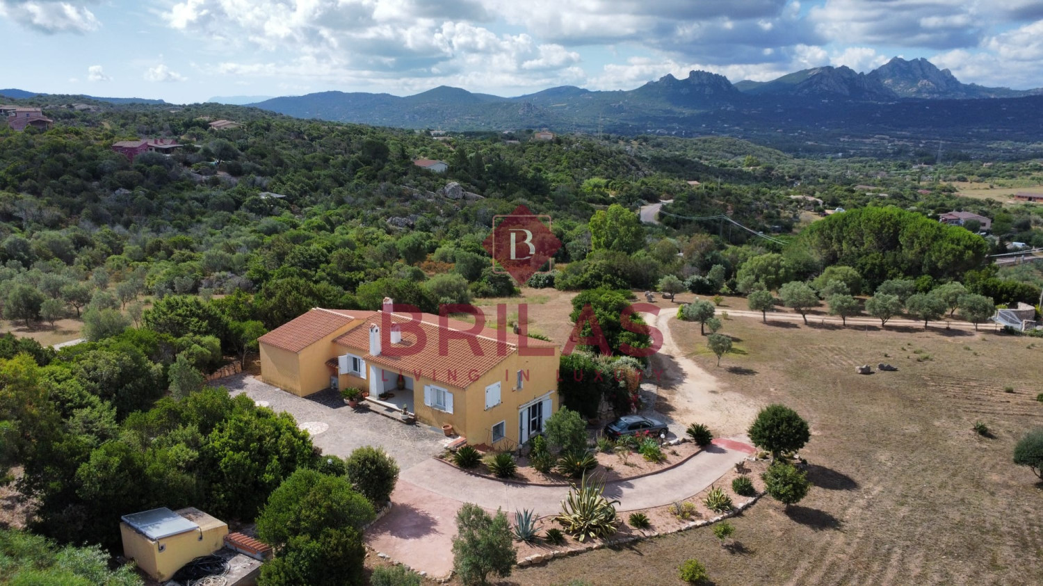 Villa in località La Mendula, Arzachena, con ampio terreno a pochi minuti dalle spiagge della Costa Smeralda