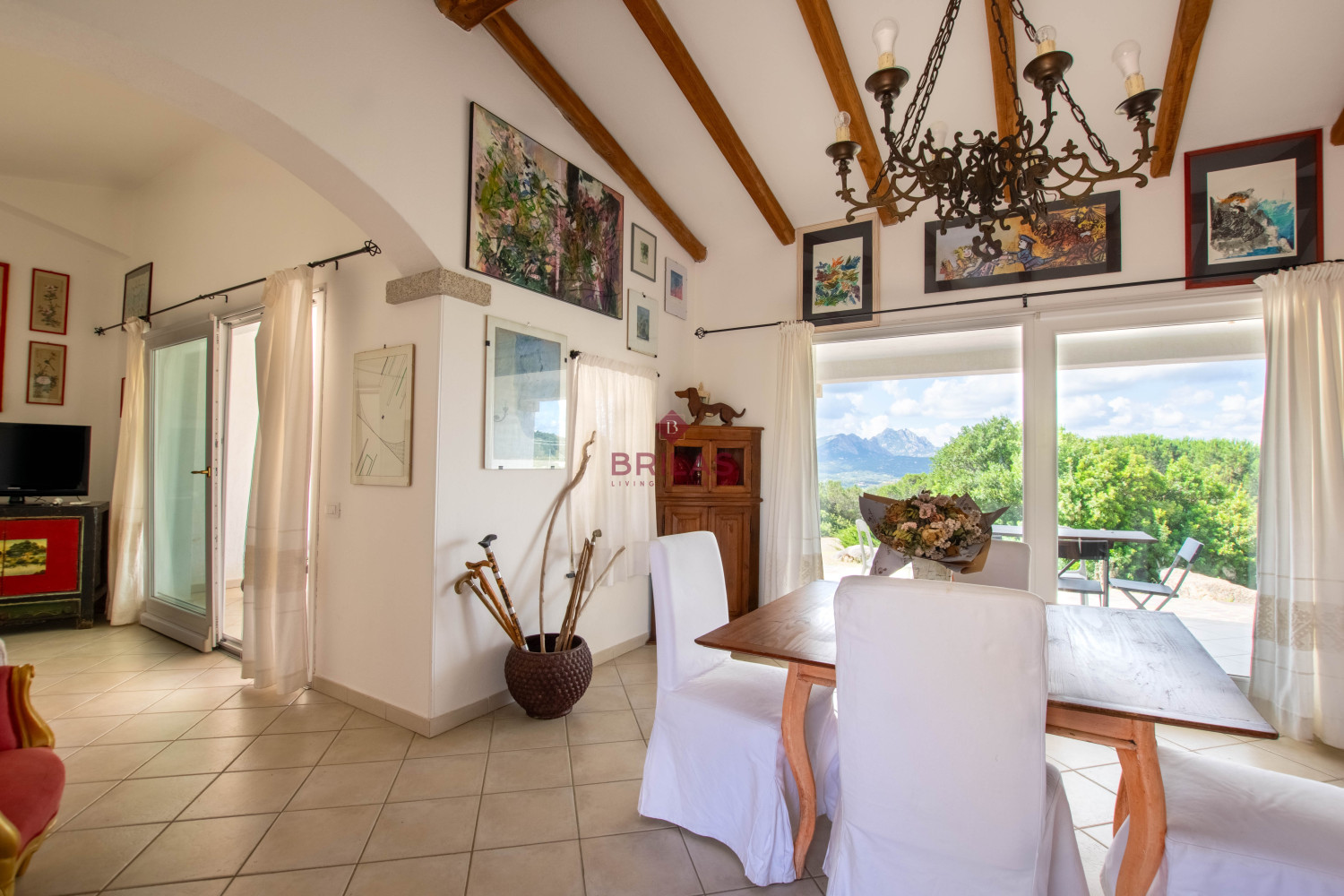 Villa in località La Mendula, Arzachena, con ampio terreno a pochi minuti dalle spiagge della Costa Smeralda