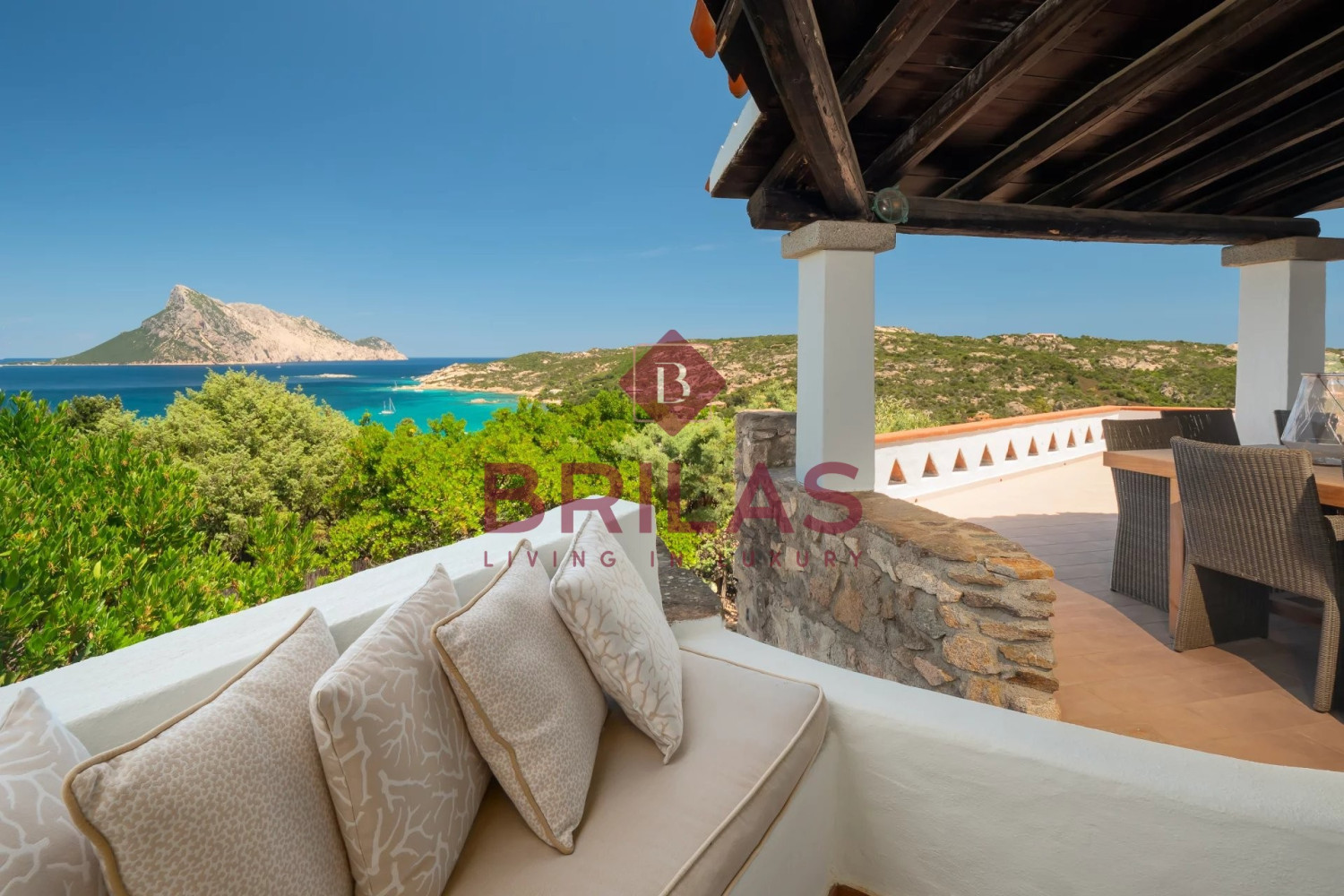 Cala Girgolu - Villa vista mare con piscina