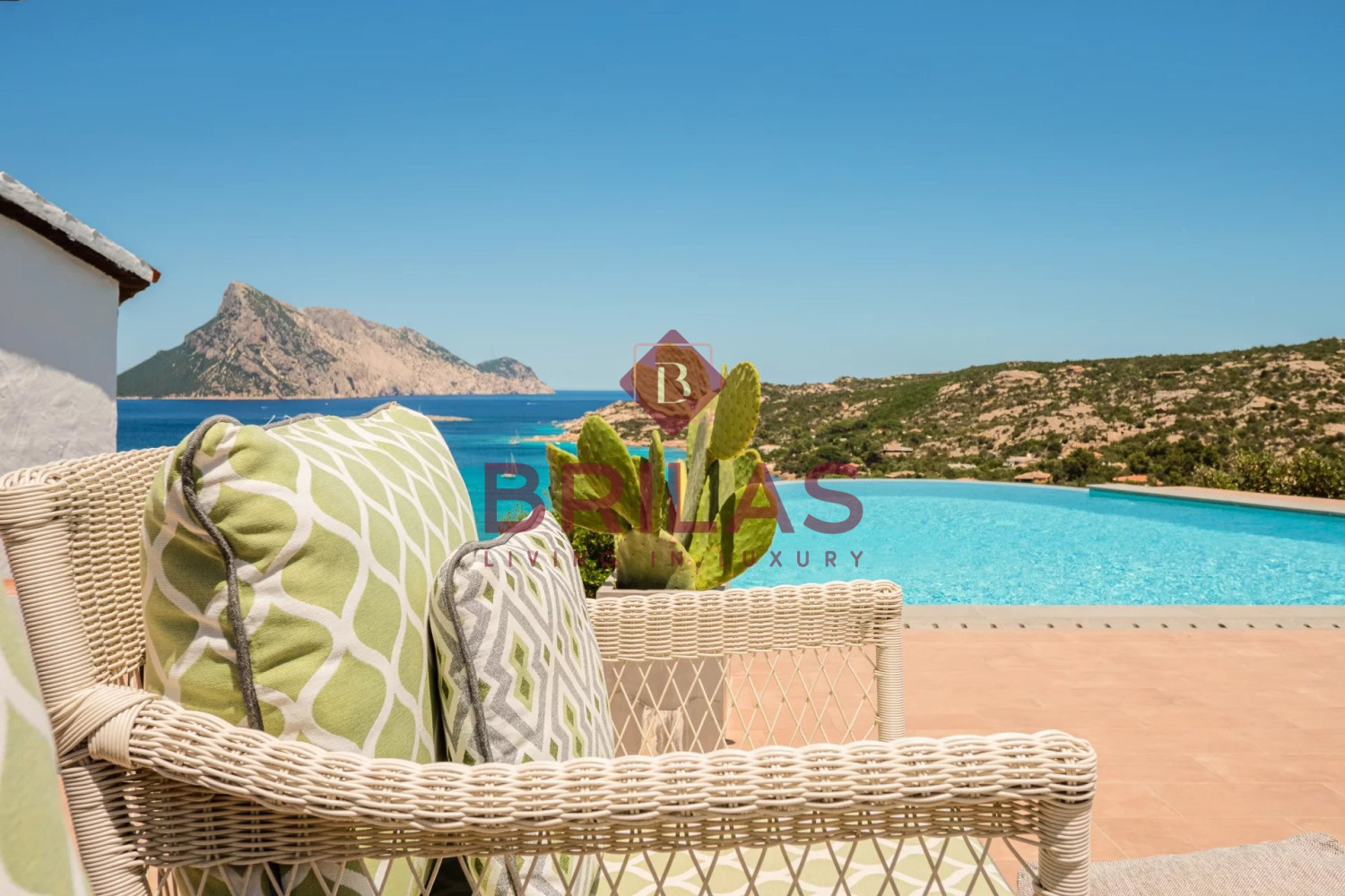 Cala Girgolu - Villa vista mare con piscina
