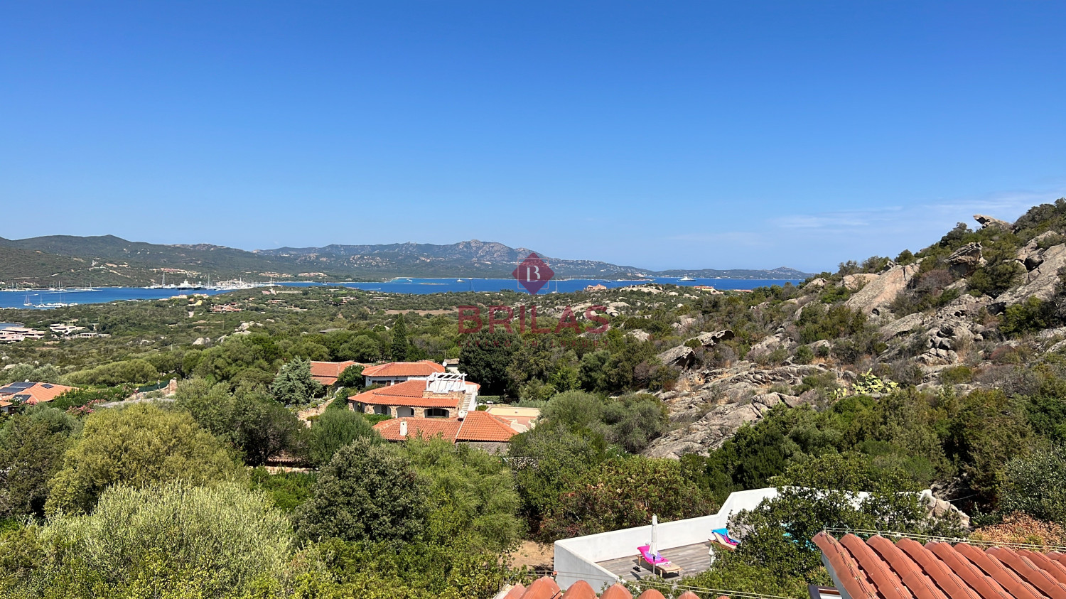 Villa surrounded by greenery with splendid sea views