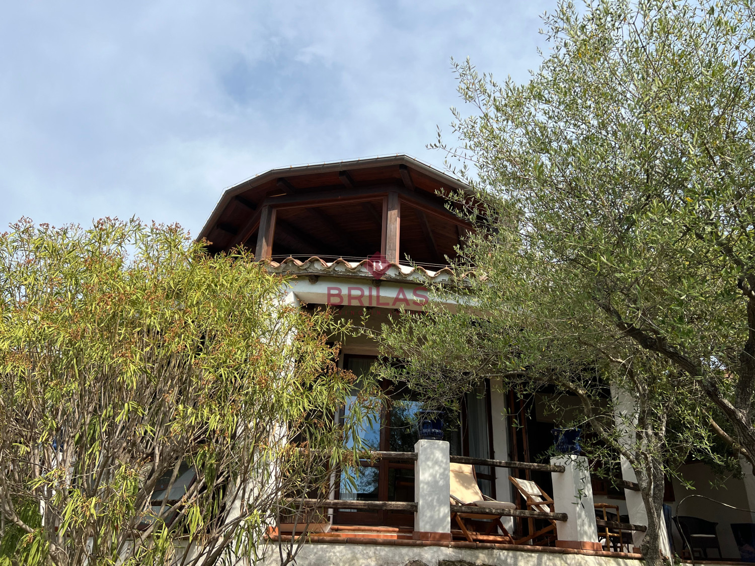 Villa surrounded by greenery with splendid sea views