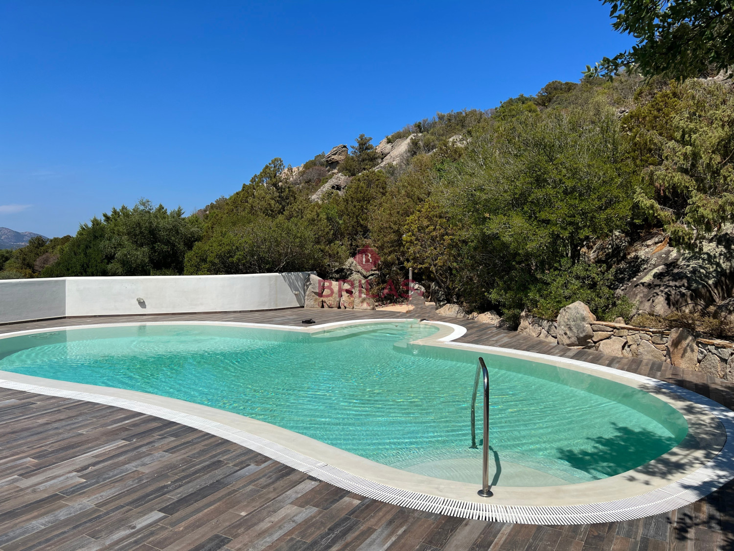 Villa surrounded by greenery with splendid sea views