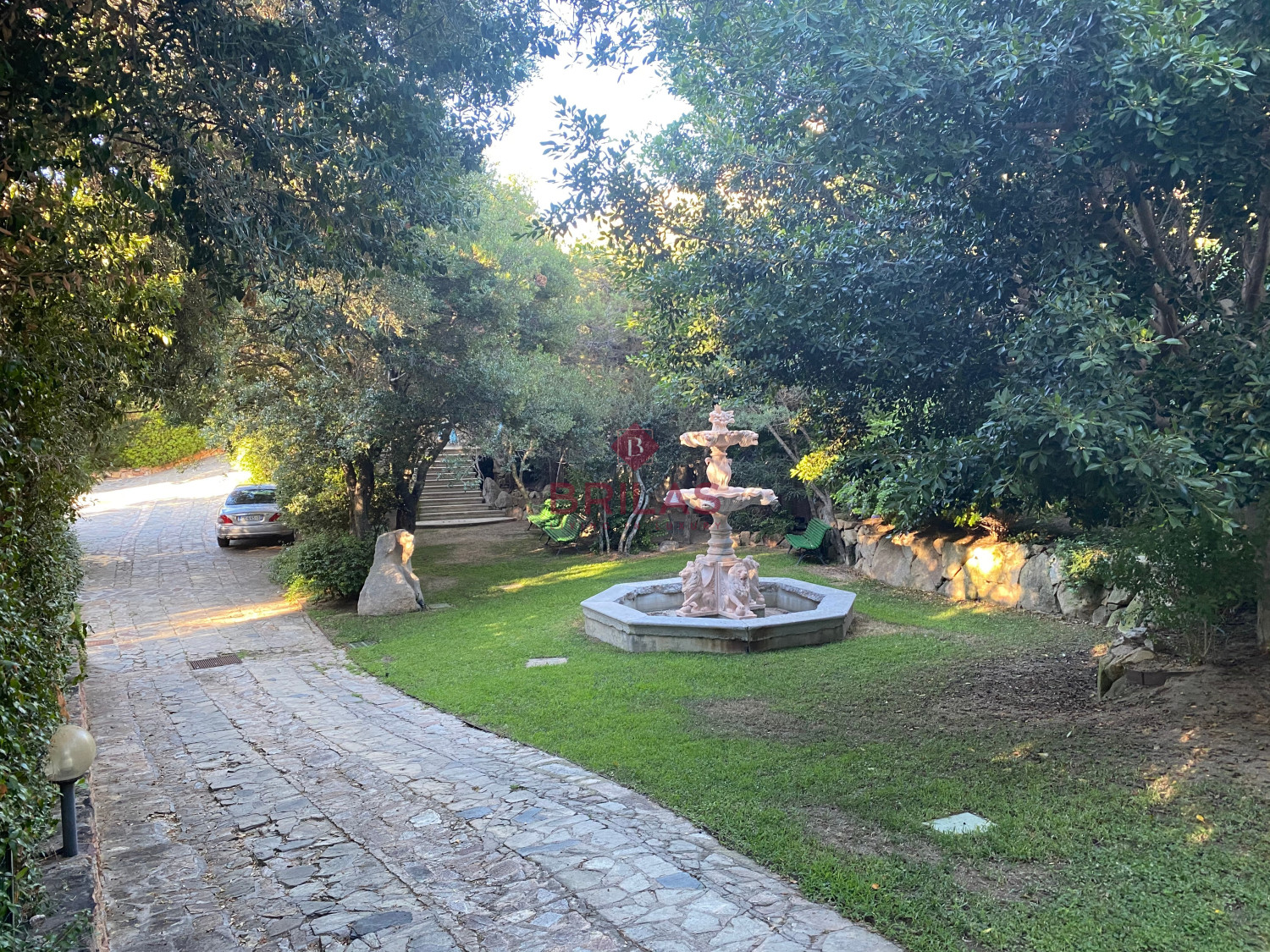Villa surrounded by greenery with splendid sea views