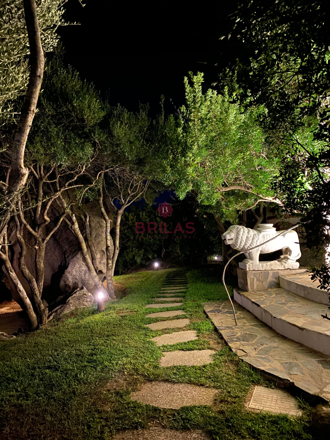 Villa surrounded by greenery with splendid sea views