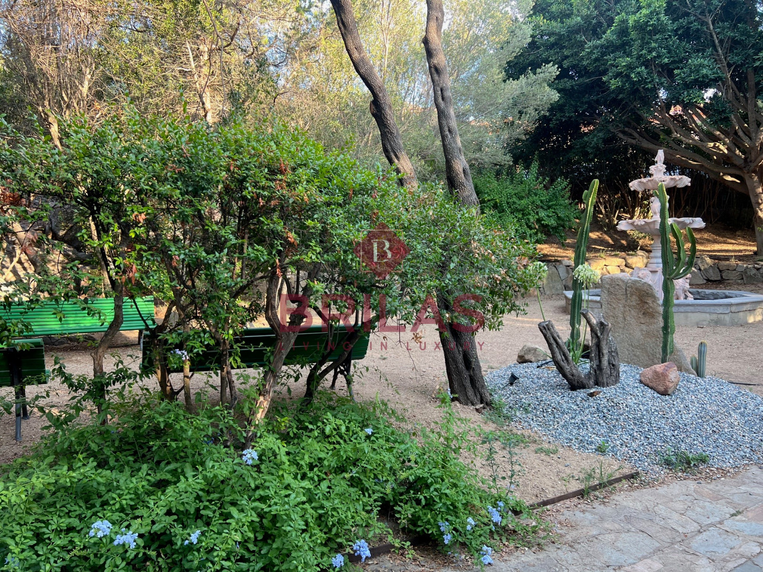 Villa surrounded by greenery with splendid sea views
