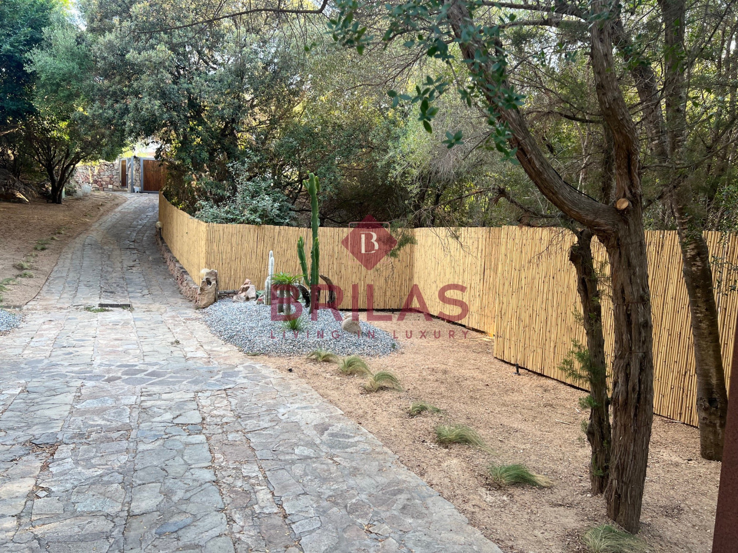Villa surrounded by greenery with splendid sea views