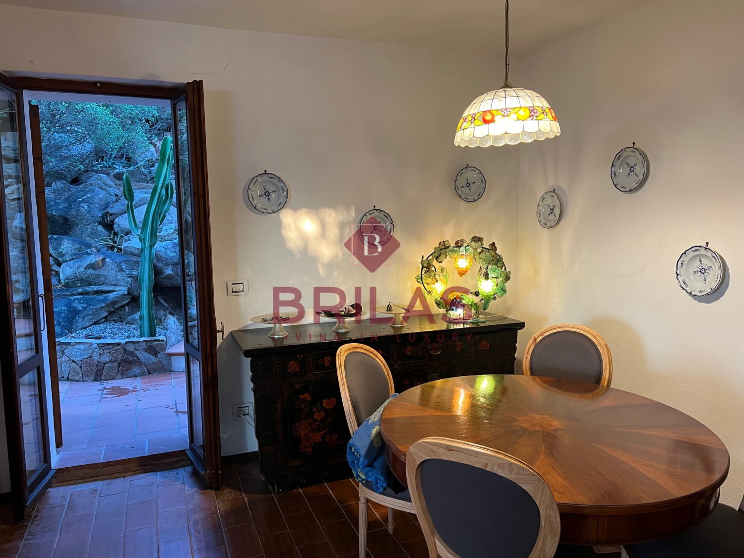 Villa surrounded by greenery with splendid sea views