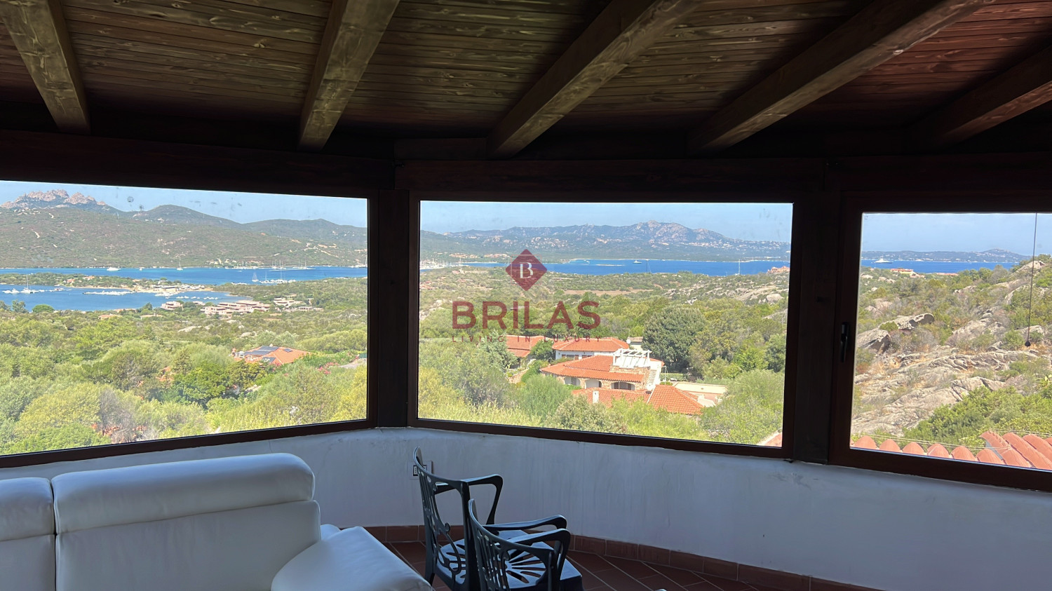 Villa surrounded by greenery with splendid sea views