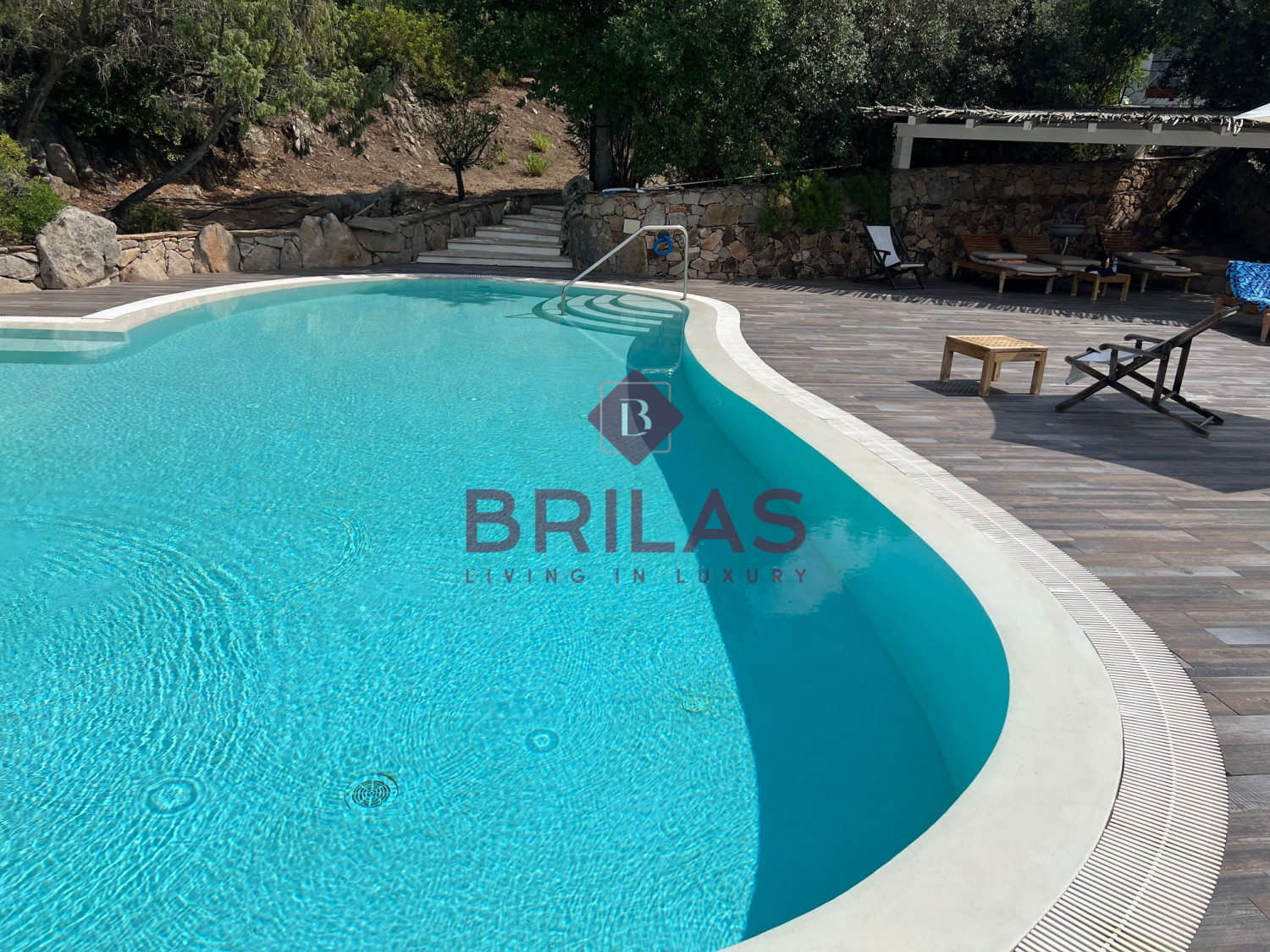 Villa surrounded by greenery with splendid sea views