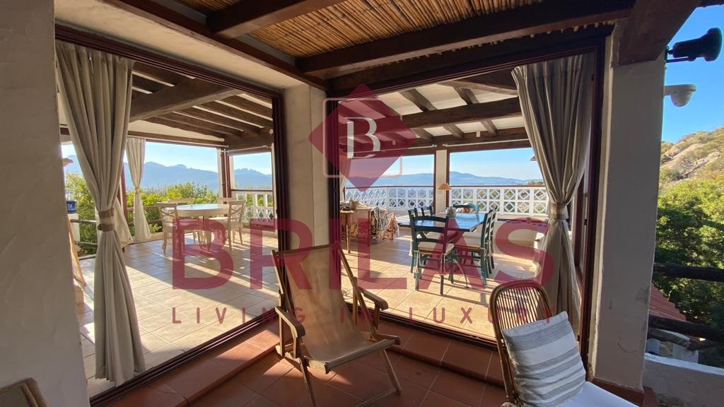 Villa surrounded by greenery with splendid sea views