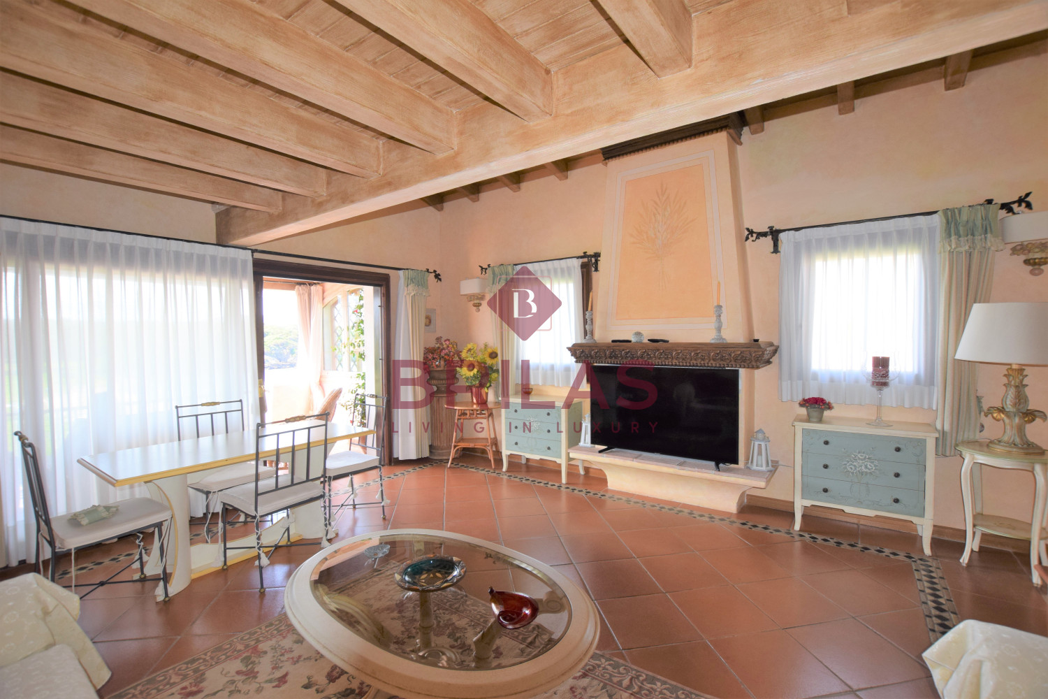 Elegant seaside apartment in Cala del Faro