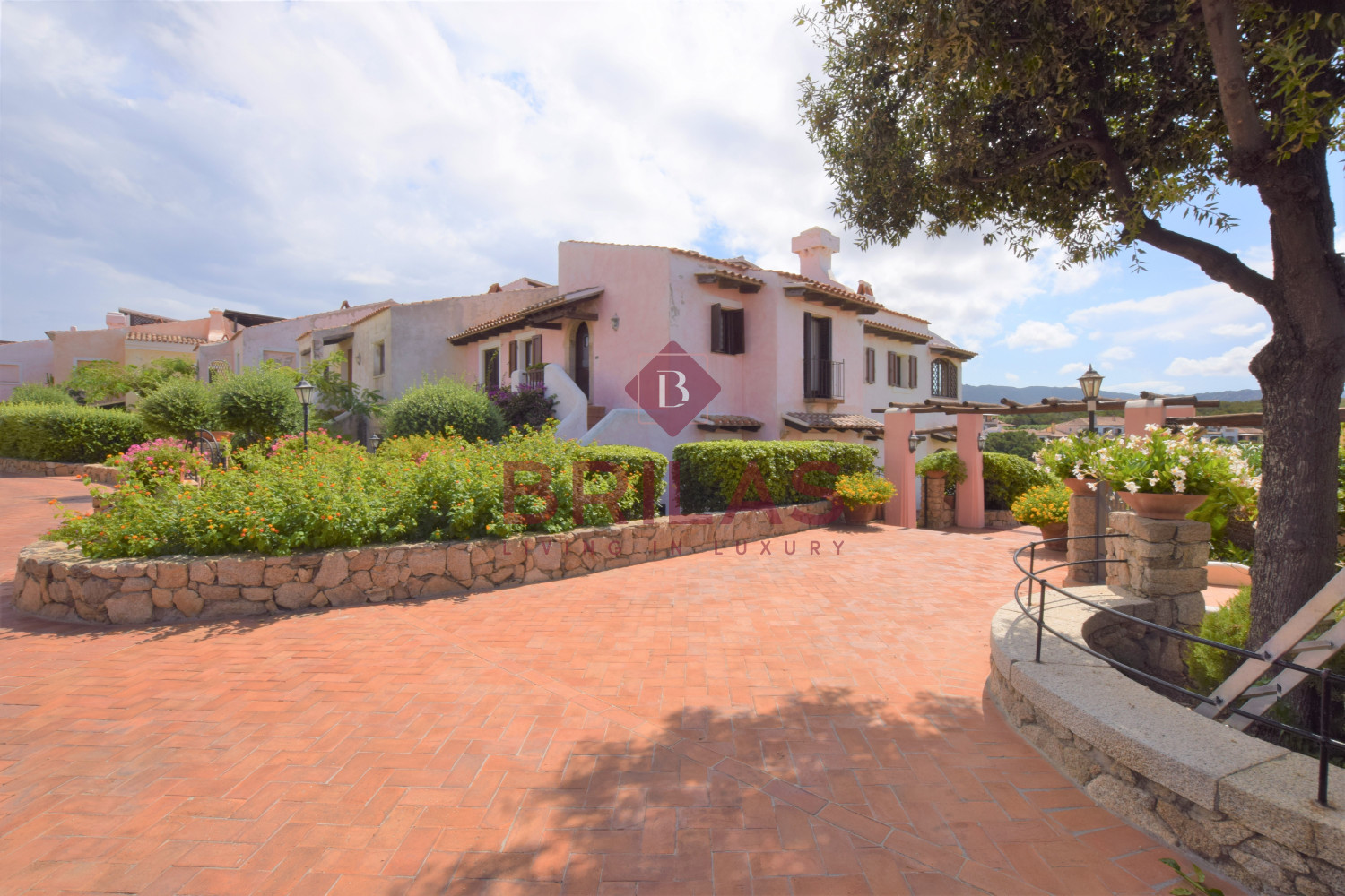 Elegant seaside apartment in Cala del Faro