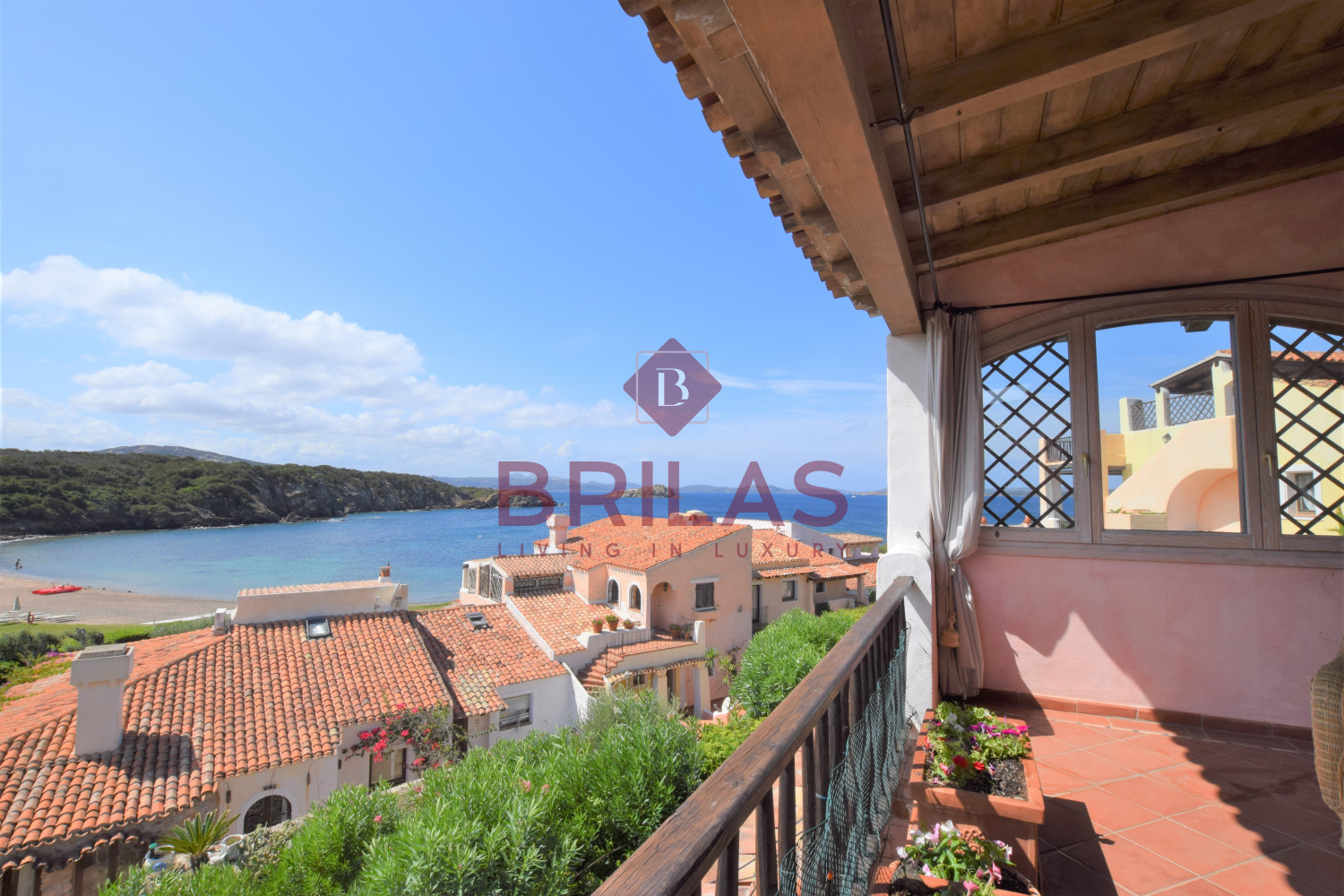 Elegant seaside apartment in Cala del Faro