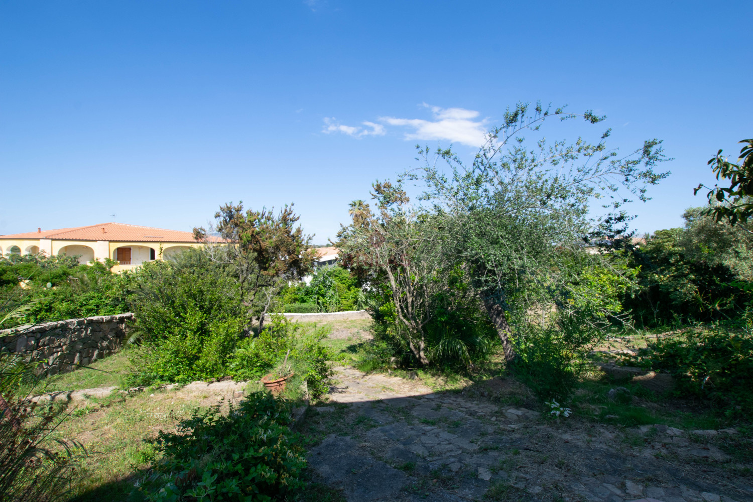 Villa Fronte Mare a Pittulongu (Olbia) - Ottima Posizione con Potenziale di Ristrutturazione