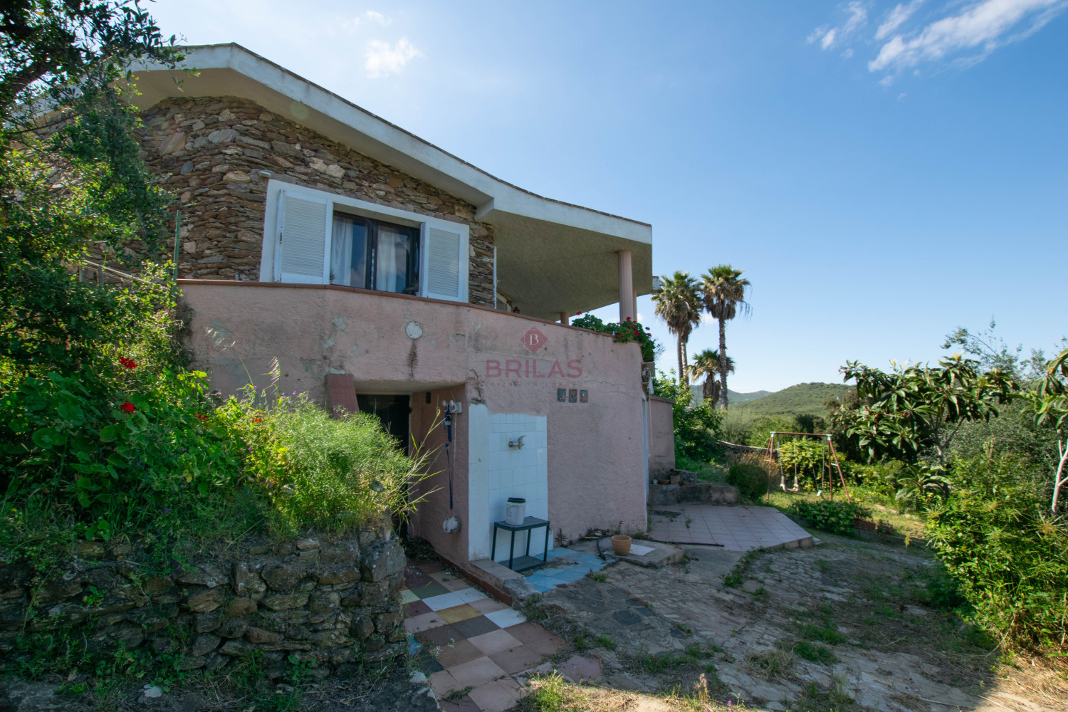 Villa Fronte Mare a Pittulongu (Olbia) - Ottima Posizione con Potenziale di Ristrutturazione