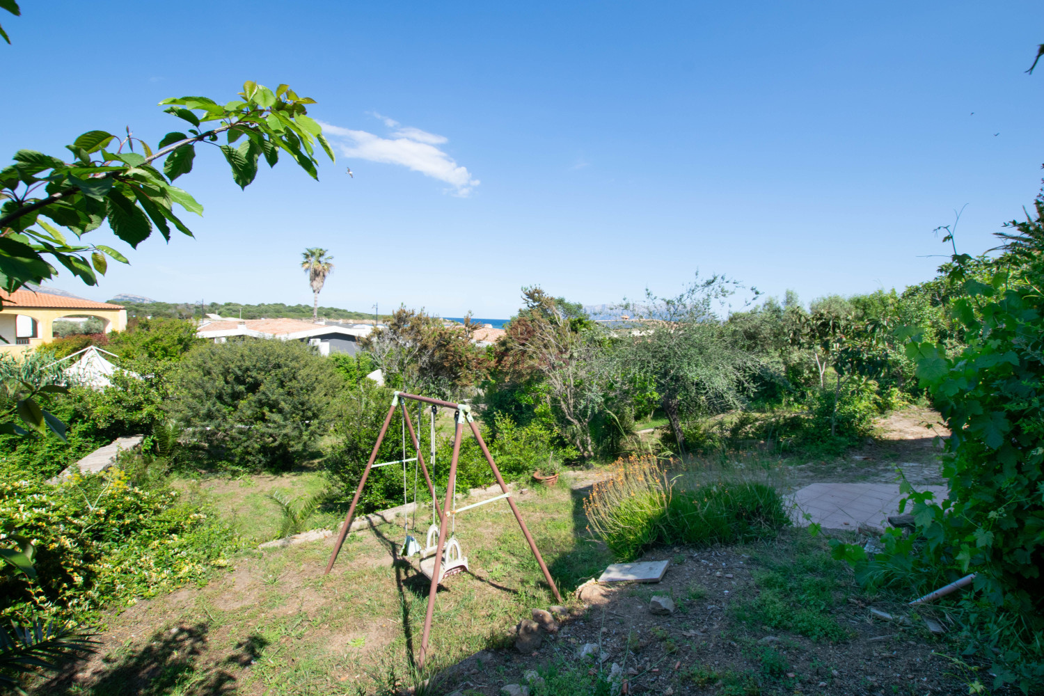 Villa Fronte Mare a Pittulongu (Olbia) - Ottima Posizione con Potenziale di Ristrutturazione