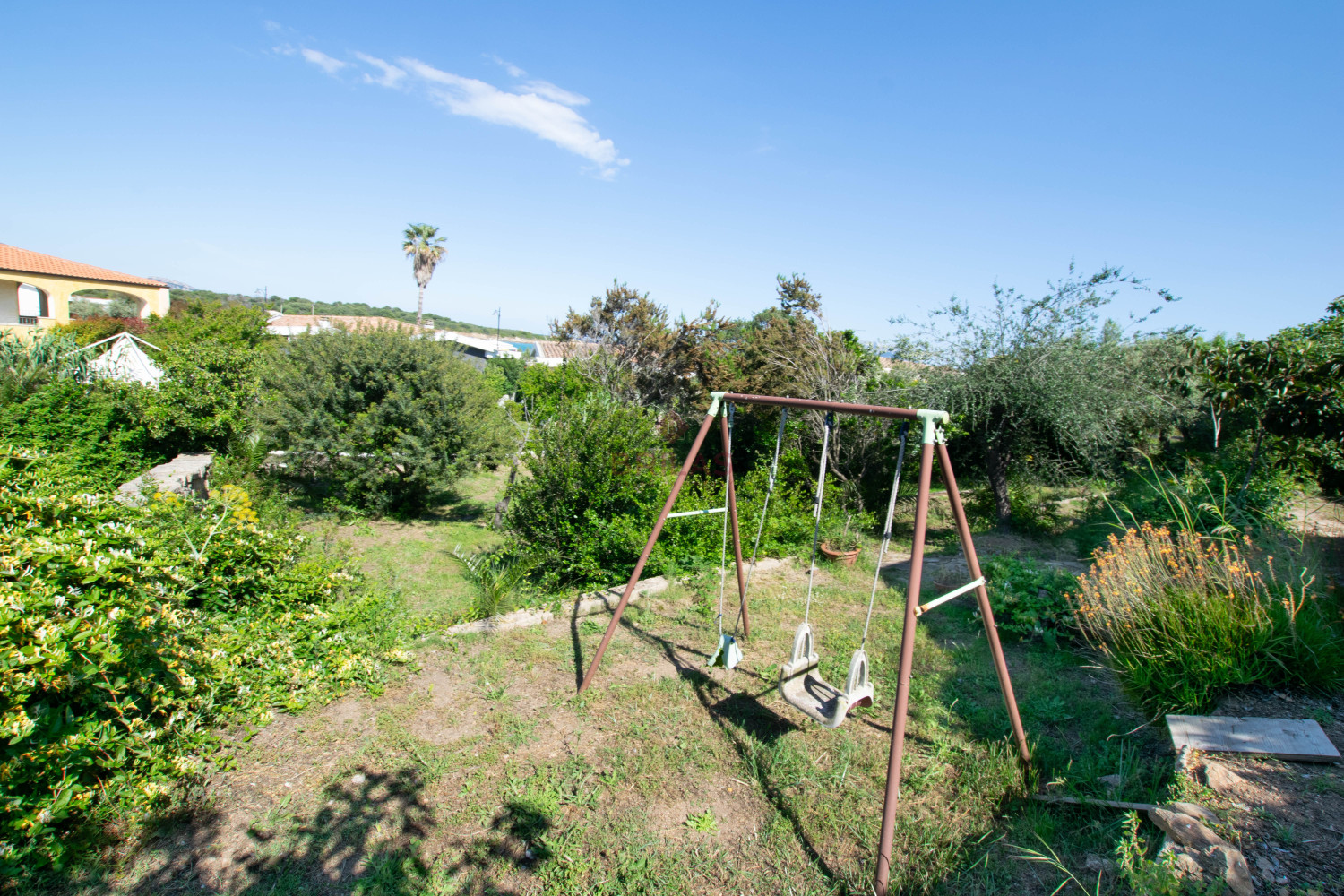 Villa Fronte Mare a Pittulongu (Olbia) - Ottima Posizione con Potenziale di Ristrutturazione