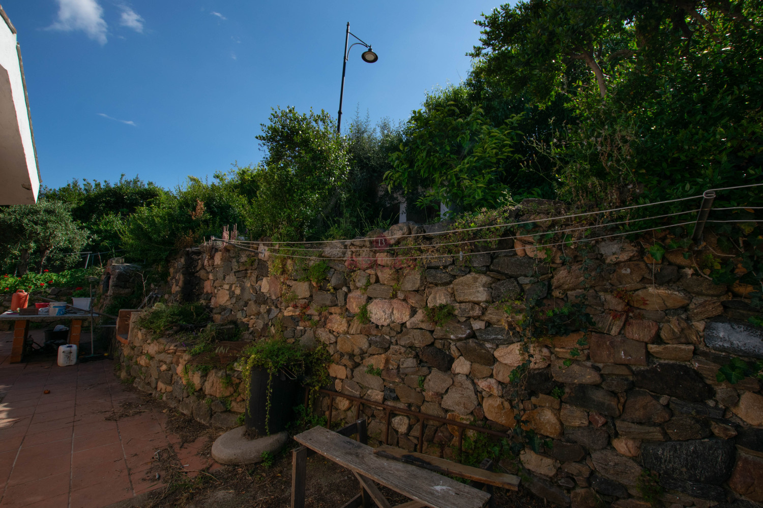 Villa Fronte Mare a Pittulongu (Olbia) - Ottima Posizione con Potenziale di Ristrutturazione