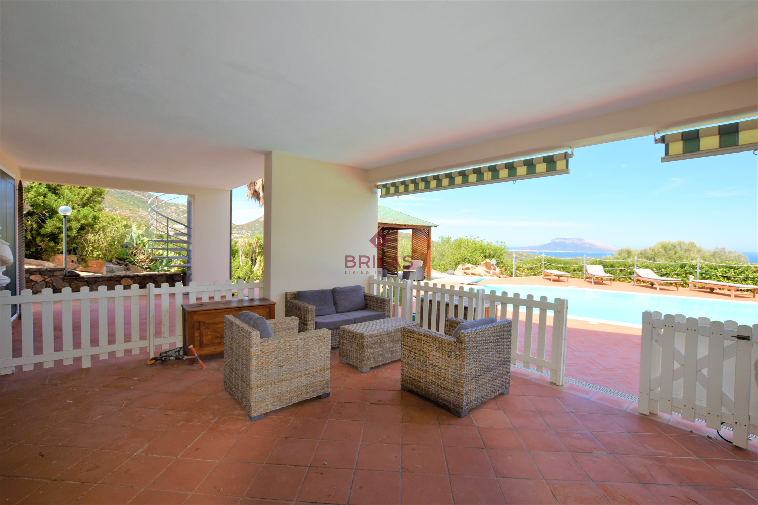 Seaview Villa with swimming pool in Suiles