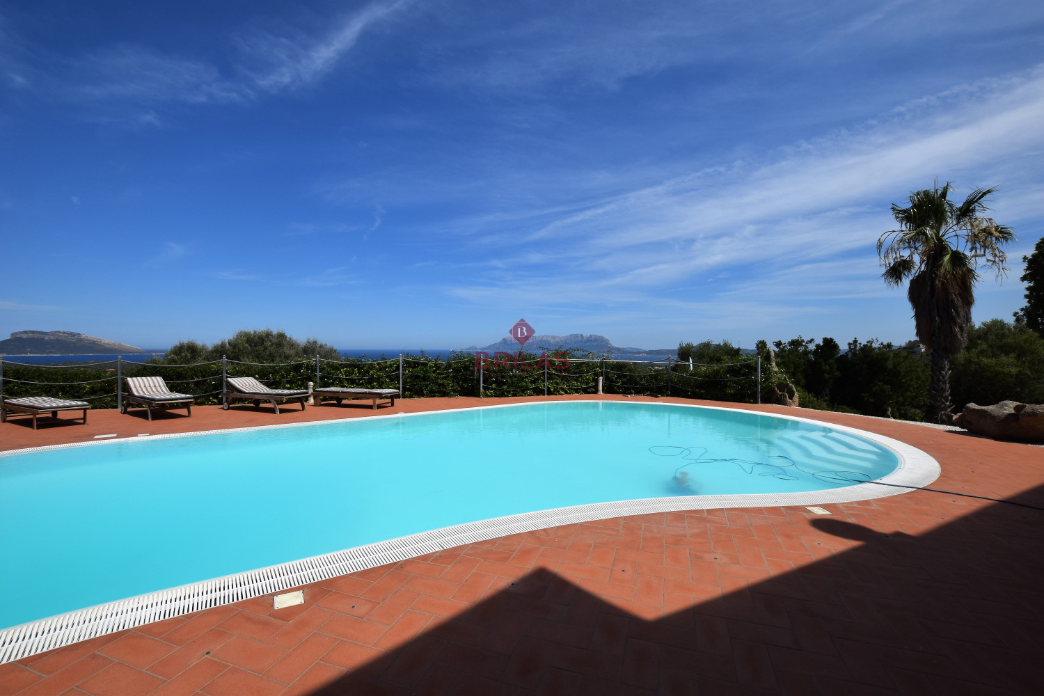 Seaview Villa with swimming pool in Suiles