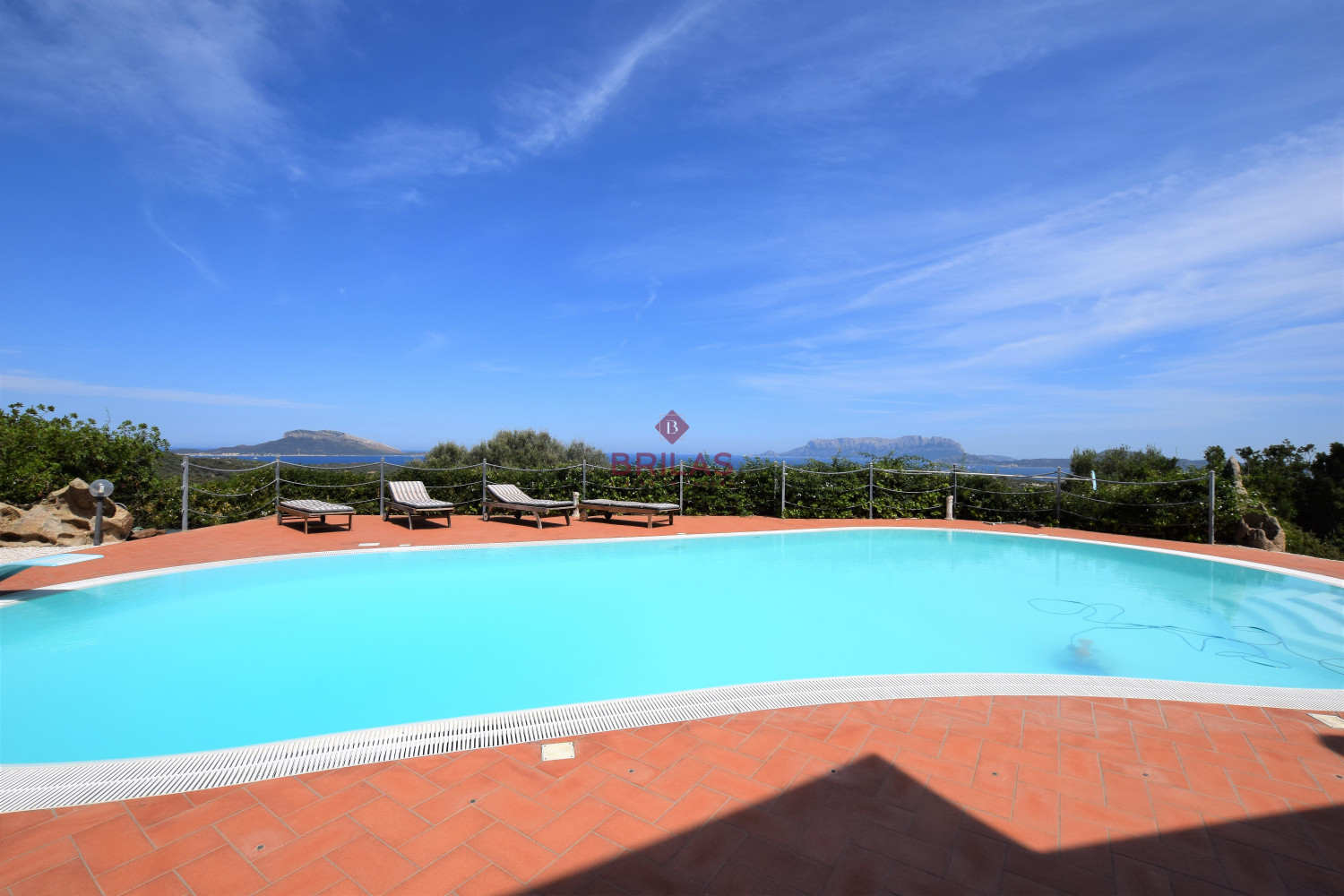 Seaview Villa with swimming pool in Suiles