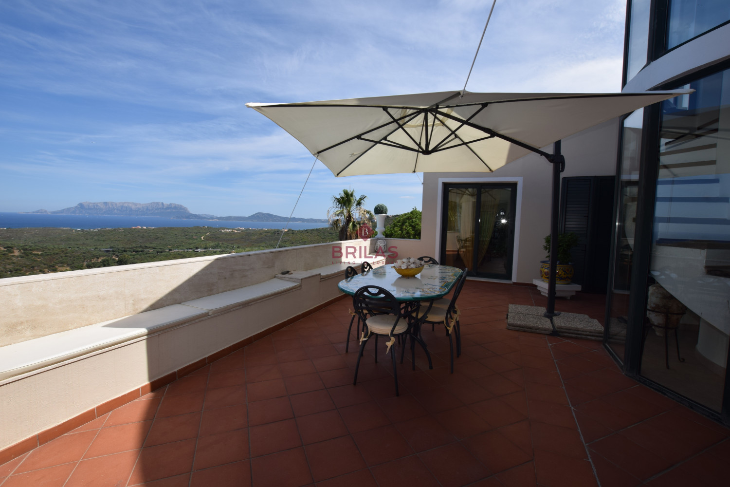 Seaview Villa with swimming pool in Suiles