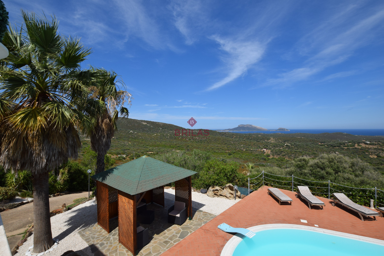 Seaview Villa with swimming pool in Suiles