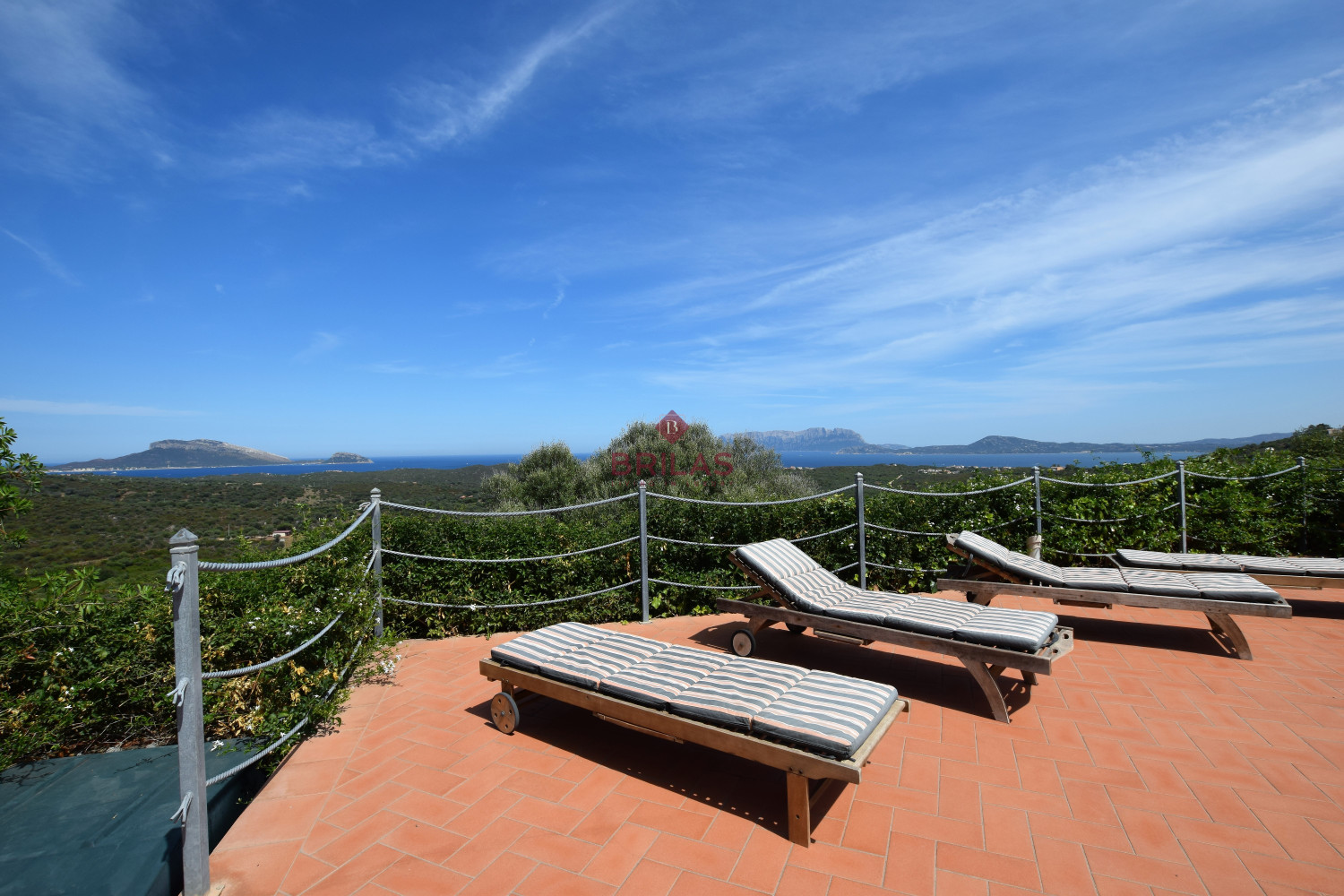 Seaview Villa with swimming pool in Suiles