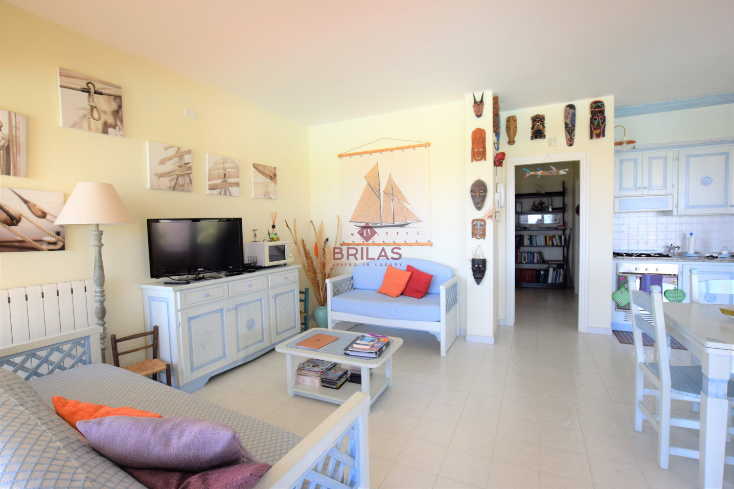 Seaview Villa with swimming pool in Suiles