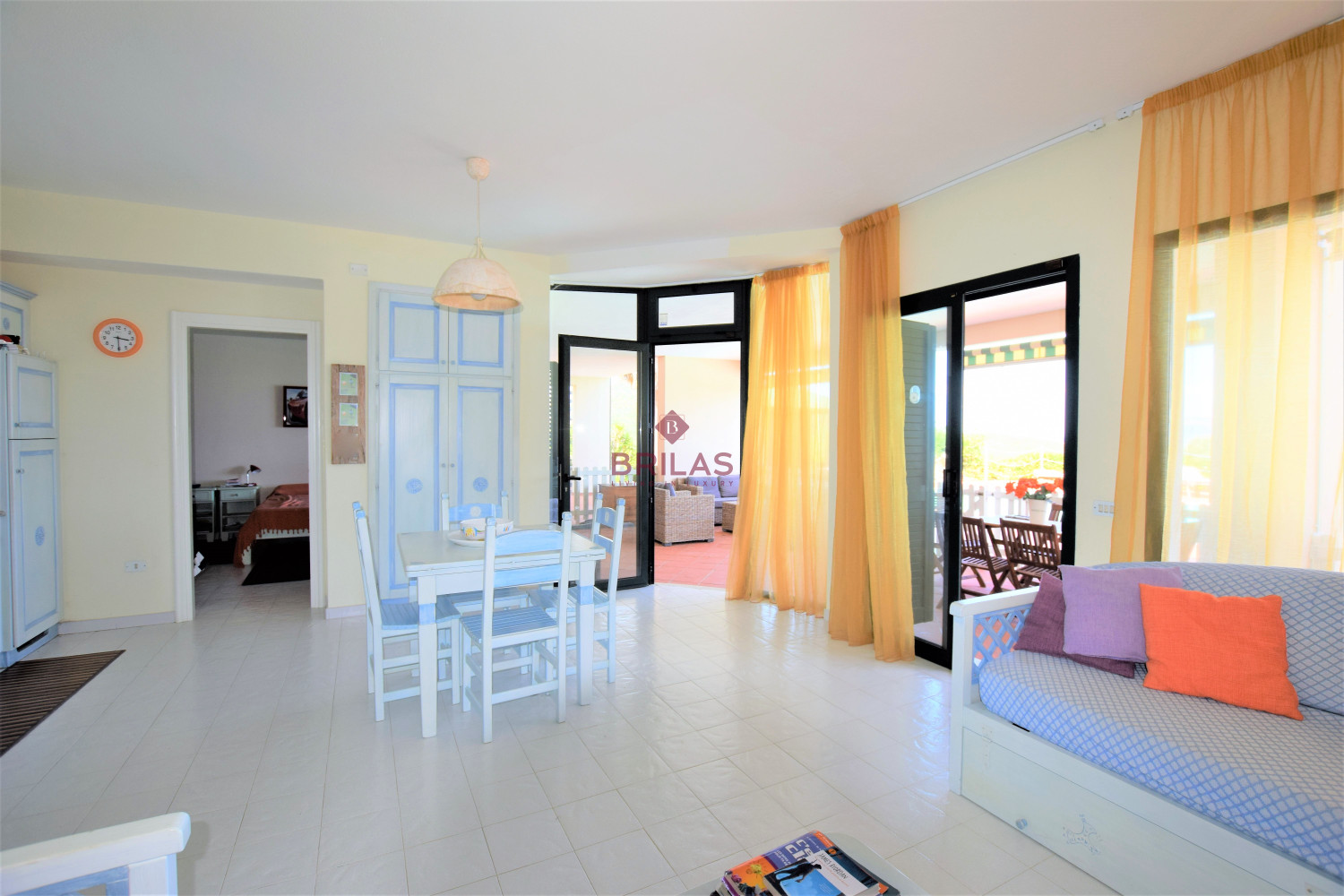 Seaview Villa with swimming pool in Suiles
