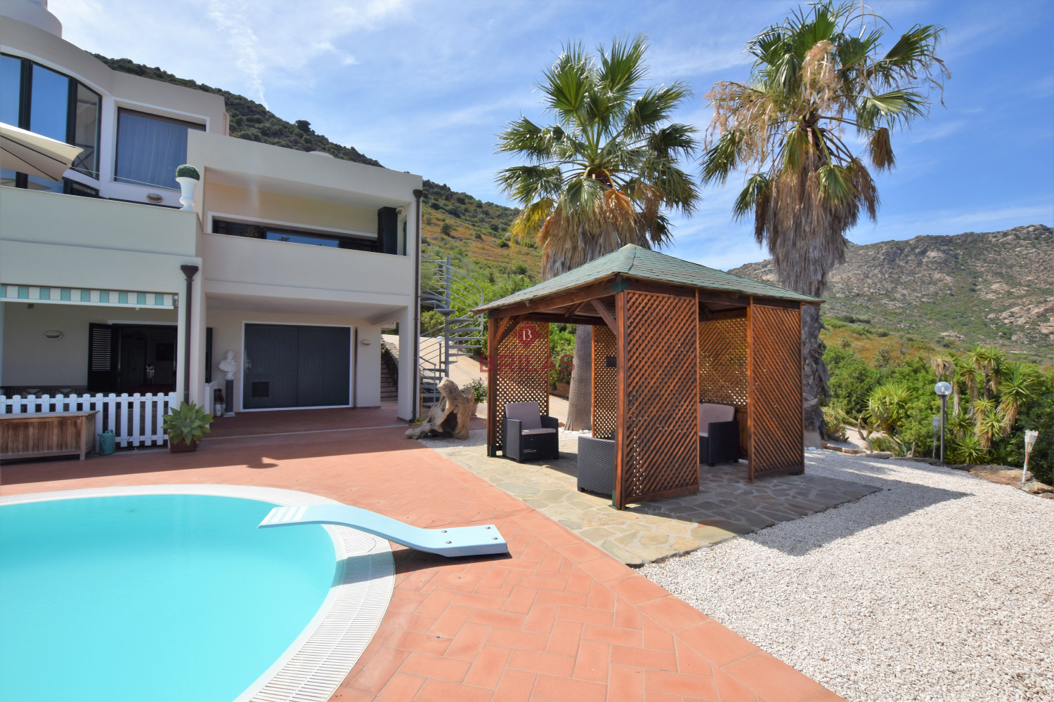 Seaview Villa with swimming pool in Suiles