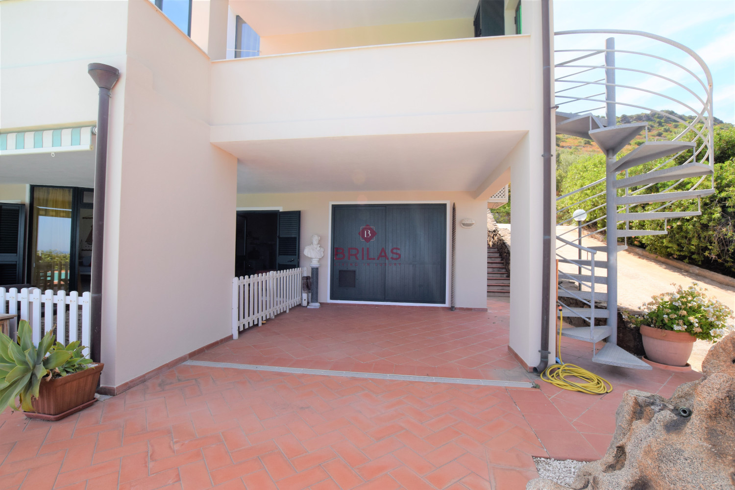 Seaview Villa with swimming pool in Suiles