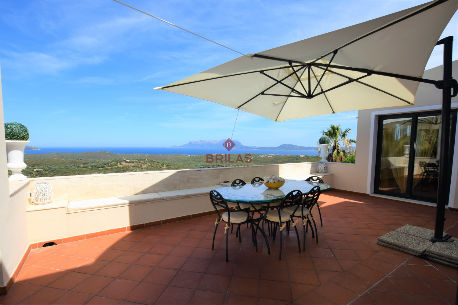 Seaview Villa with swimming pool in Suiles