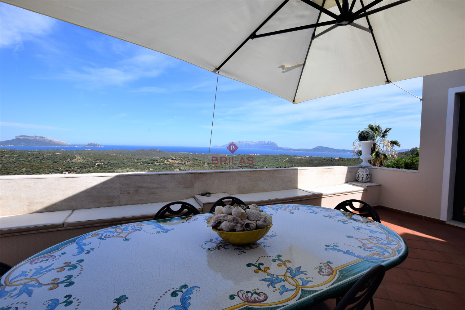 Seaview Villa with swimming pool in Suiles