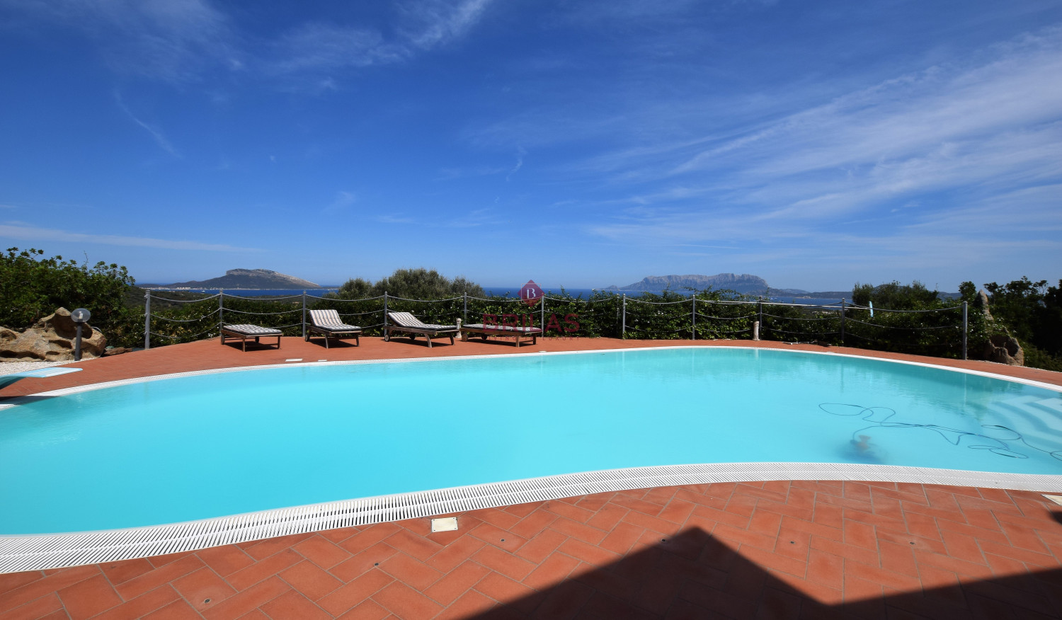 Seaview Villa with swimming pool in Suiles