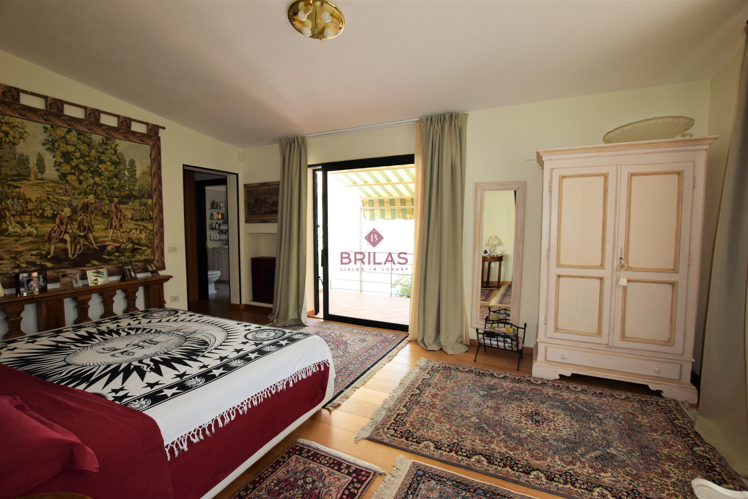 Seaview Villa with swimming pool in Suiles