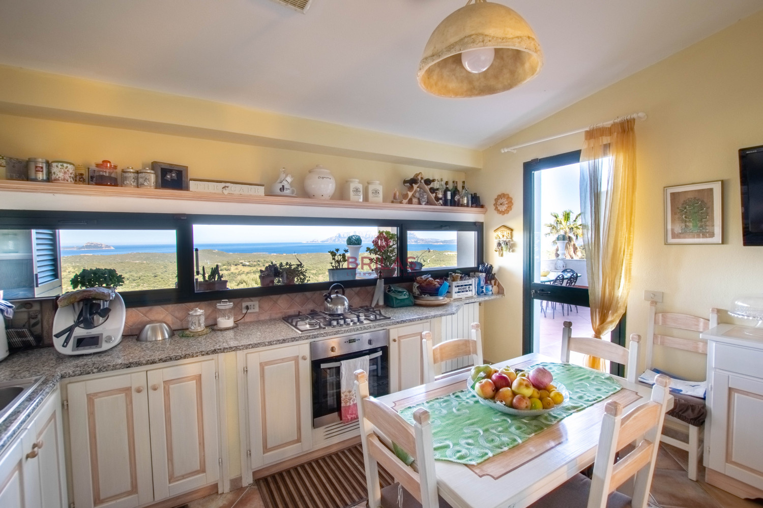 Seaview Villa with swimming pool in Suiles