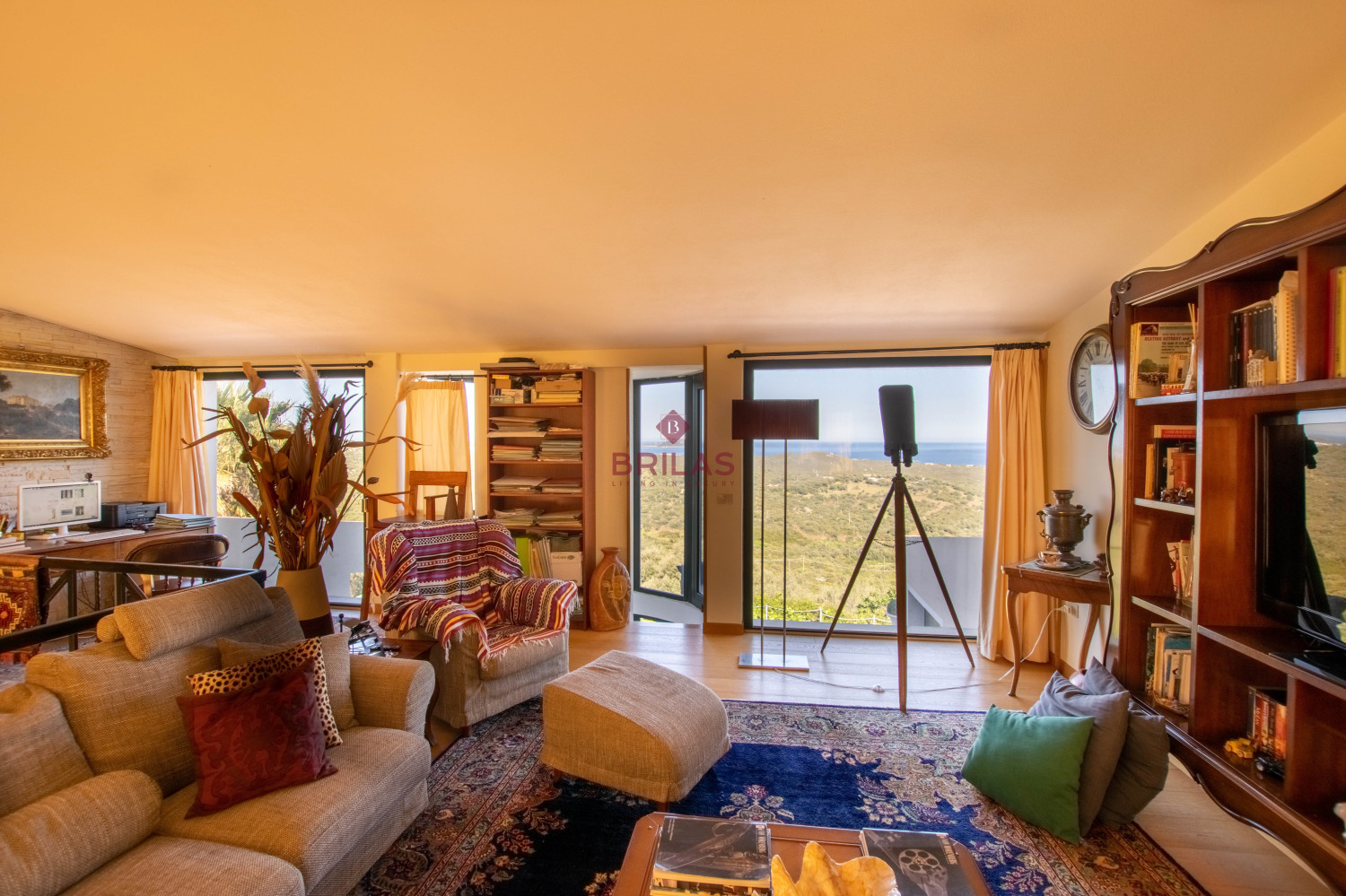 Seaview Villa with swimming pool in Suiles