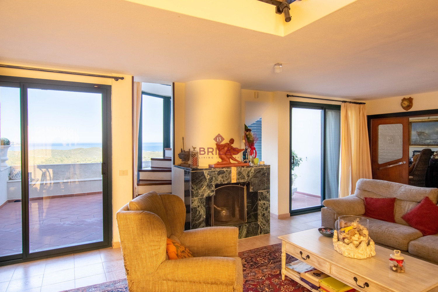 Seaview Villa with swimming pool in Suiles
