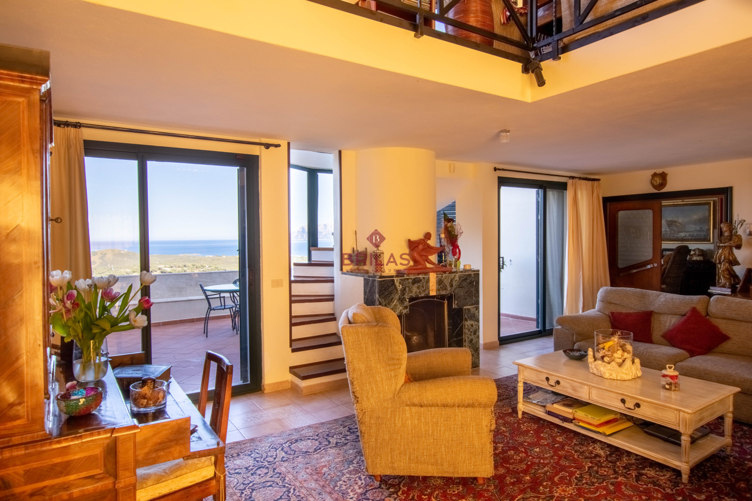 Seaview Villa with swimming pool in Suiles
