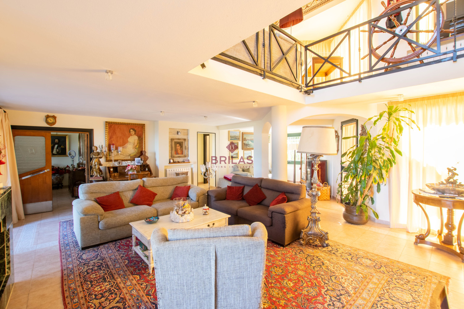 Seaview Villa with swimming pool in Suiles