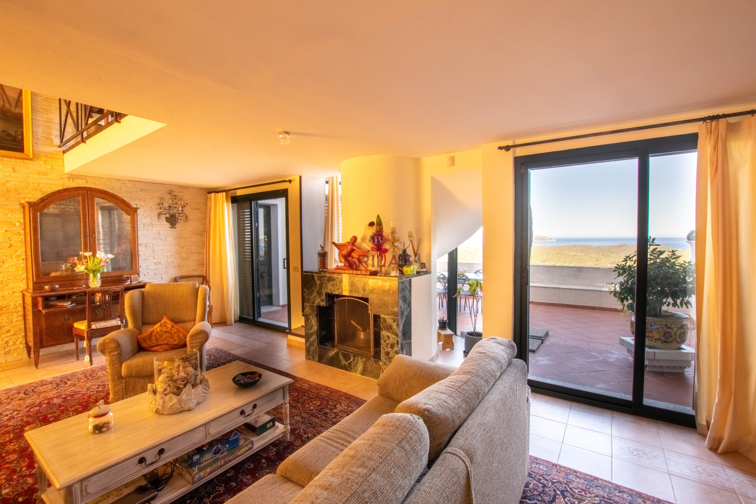 Seaview Villa with swimming pool in Suiles
