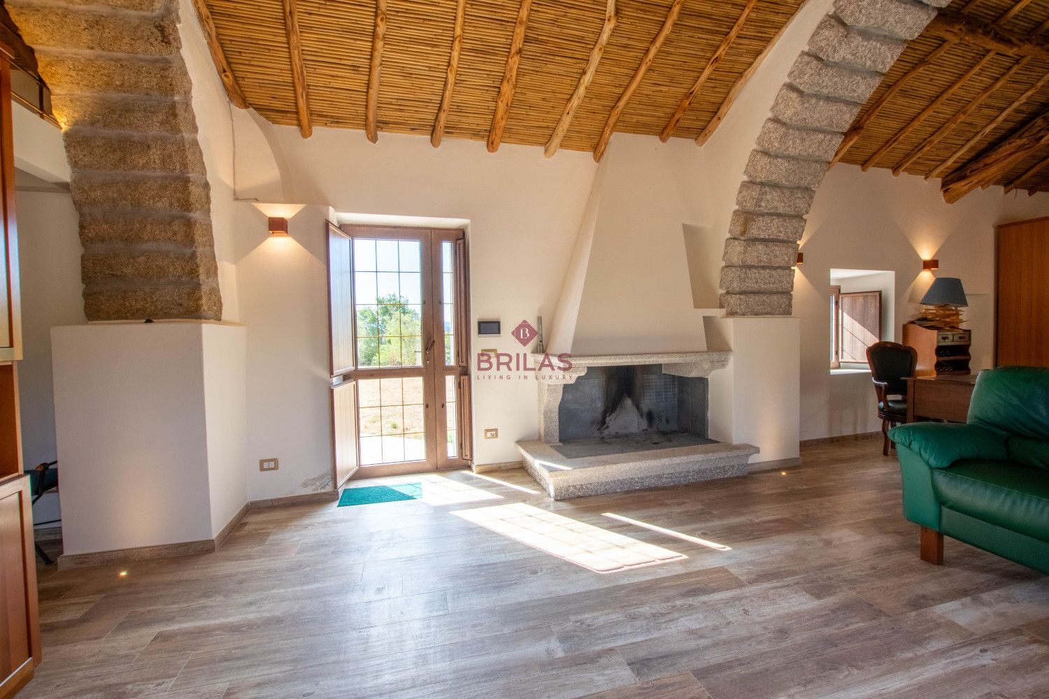 Prestigious Farm with Vineyard and Cork Oaks