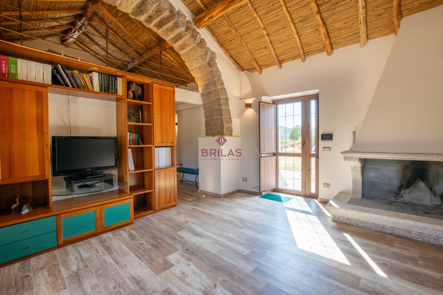 Prestigious Farm with Vineyard and Cork Oaks